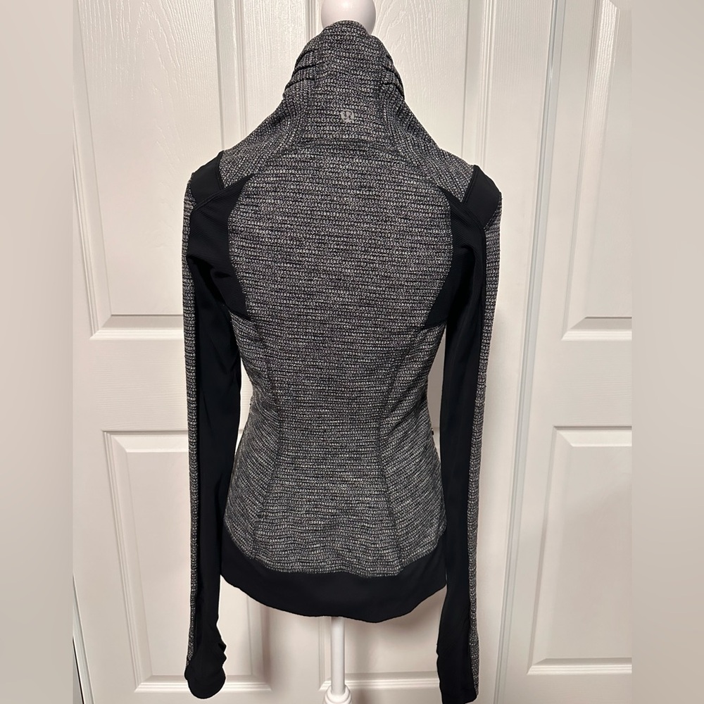 Lululemon Bhakti Yoga Jacket in Coco Pique Black / Black, size 6 - Picture 9 of 13